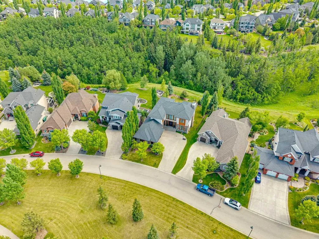 92 Heritage Isle Heritage Pointe AB T1S 4J8