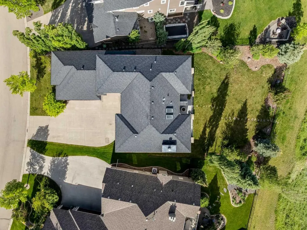 92 Heritage Isle Heritage Pointe AB T1S 4J8
