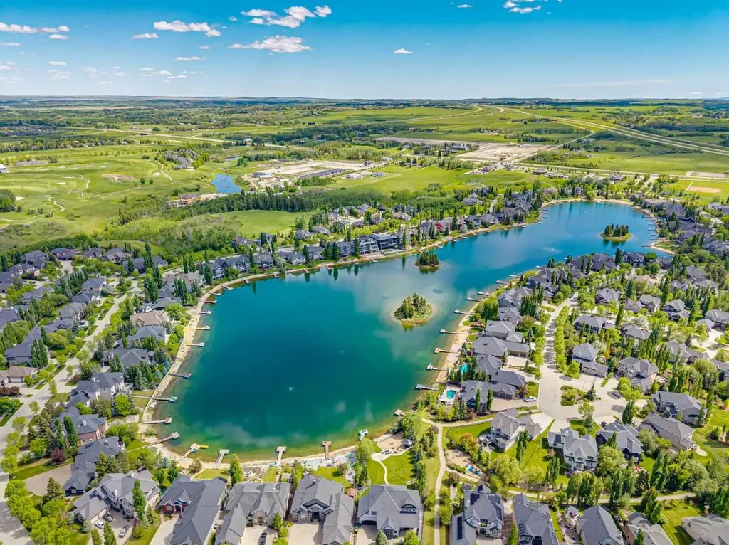 92 Heritage Isle Heritage Pointe AB T1S 4J8
