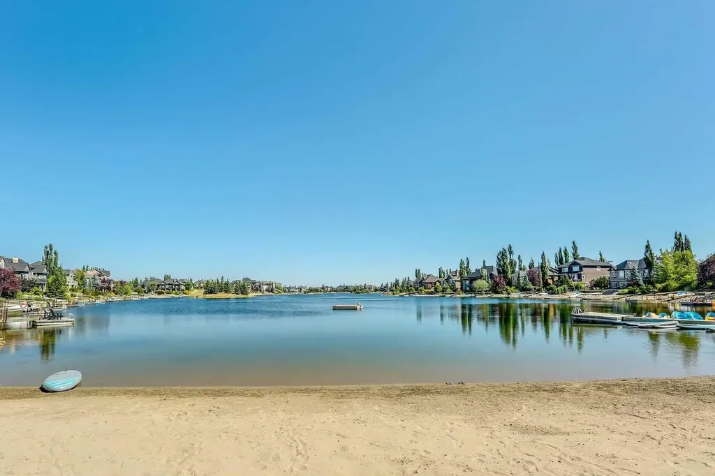 92 Heritage Isle Heritage Pointe AB T1S 4J8