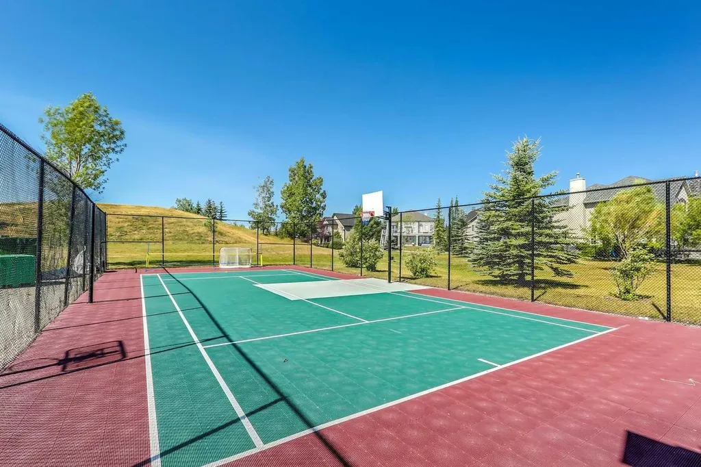 92 Heritage Isle Heritage Pointe AB T1S 4J8