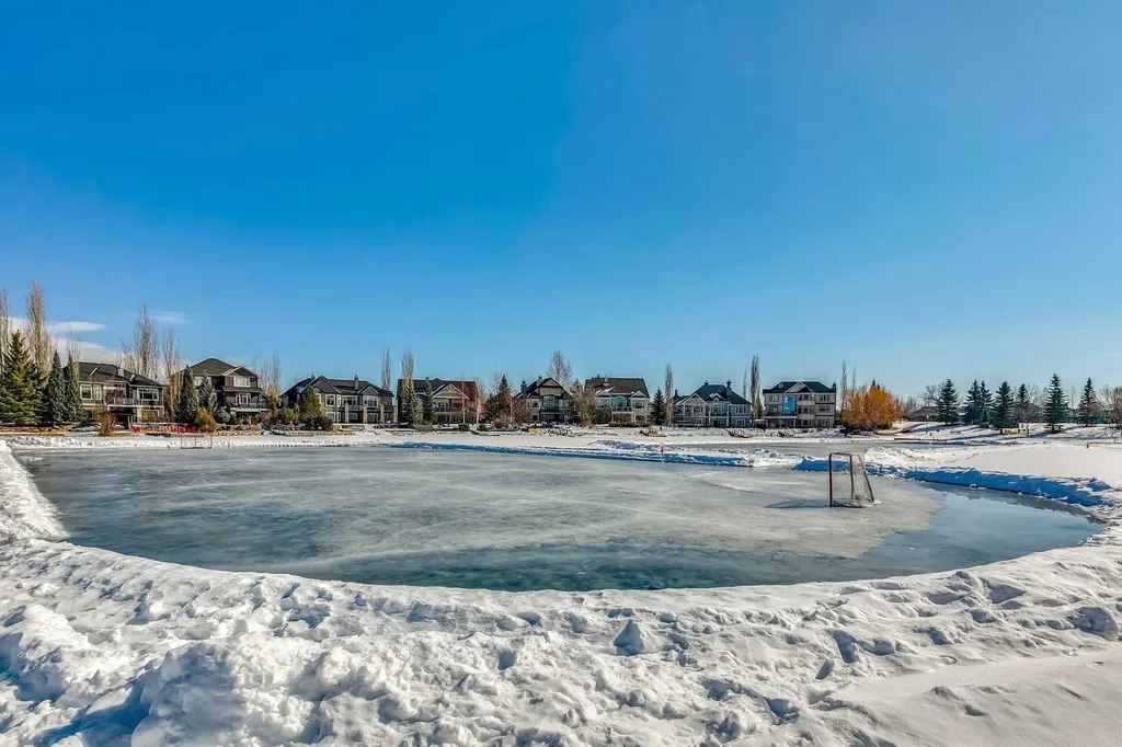 92 Heritage Isle Heritage Pointe AB T1S 4J8