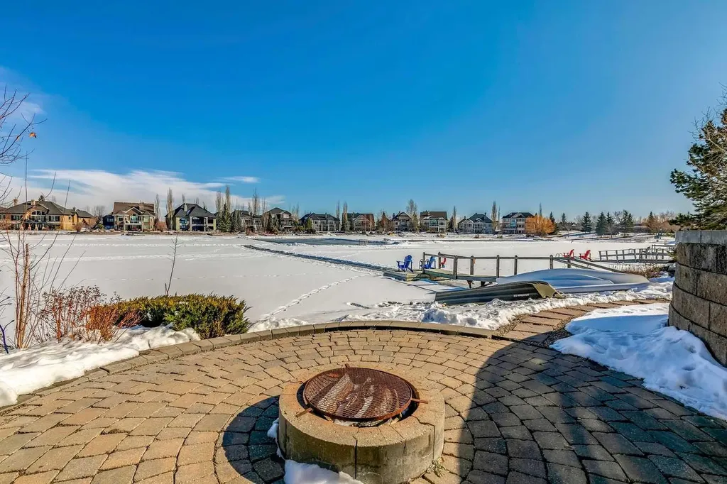 92 Heritage Isle Heritage Pointe AB T1S 4J8