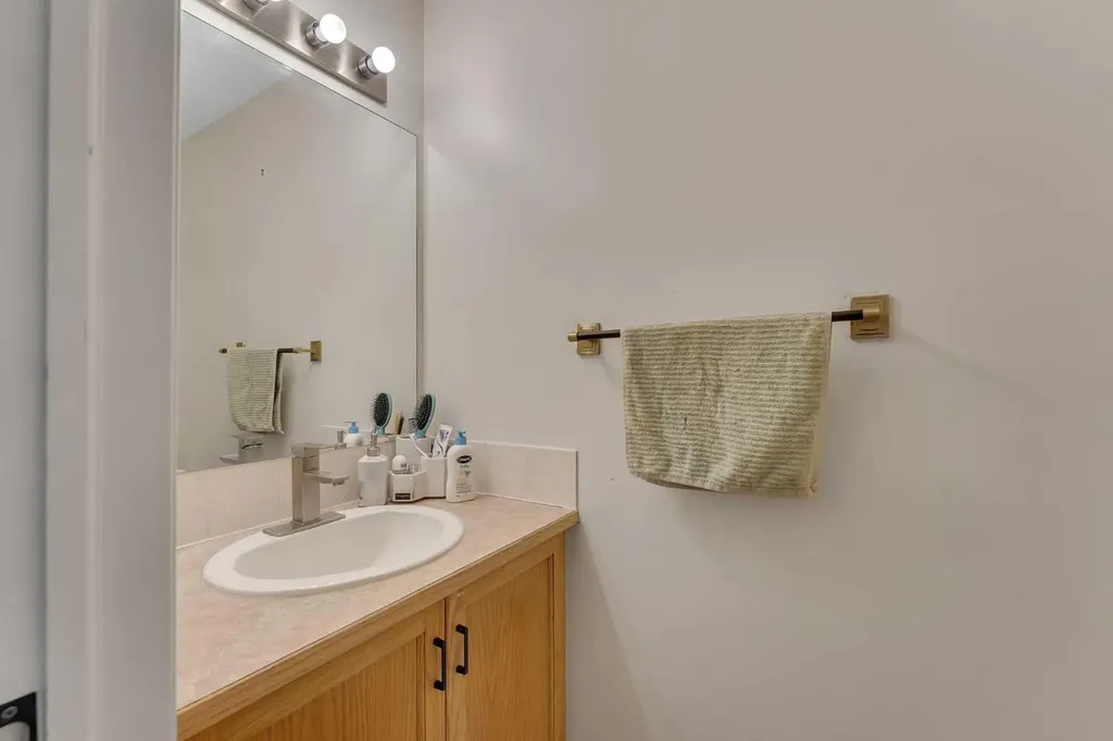 256 Taracove Place Calgary AB T3J 4T4