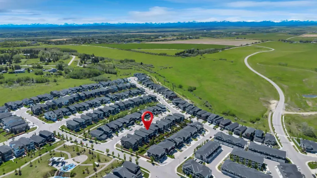 19 Crestbrook Link SW Calgary AB T3B 6H1