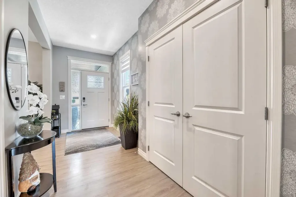 19 Crestbrook Link SW Calgary AB T3B 6H1