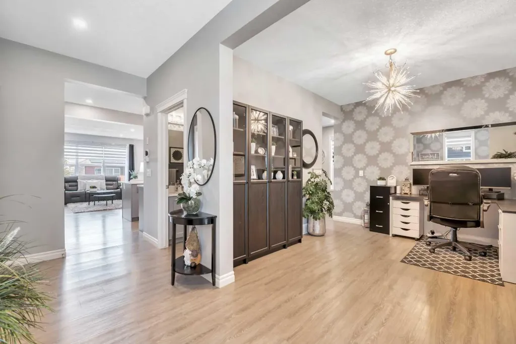 19 Crestbrook Link SW Calgary AB T3B 6H1