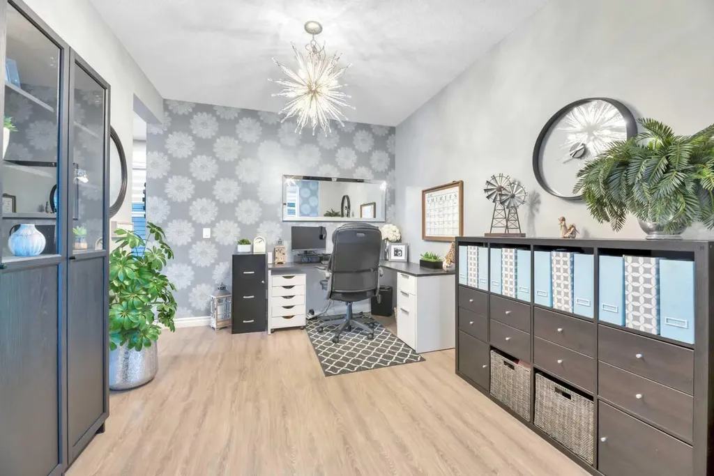 19 Crestbrook Link SW Calgary AB T3B 6H1