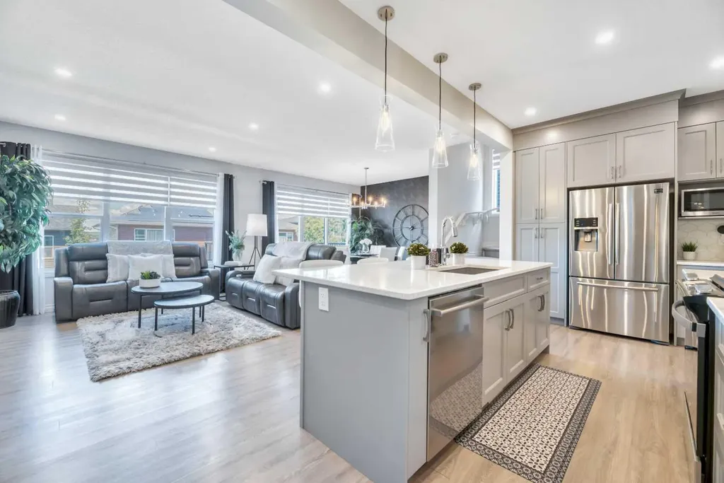 19 Crestbrook Link SW Calgary AB T3B 6H1