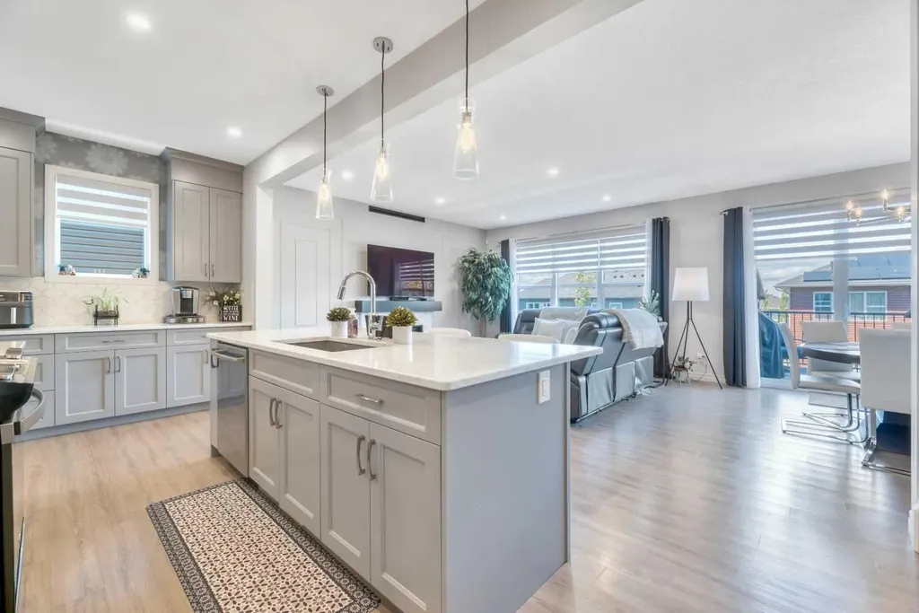 19 Crestbrook Link SW Calgary AB T3B 6H1