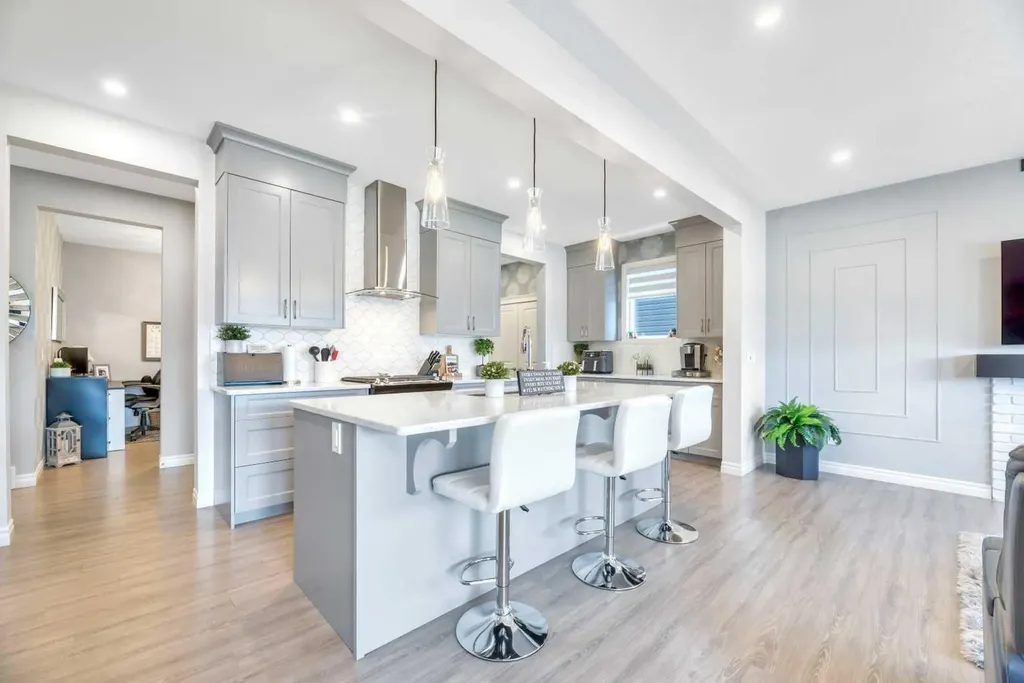 19 Crestbrook Link SW Calgary AB T3B 6H1
