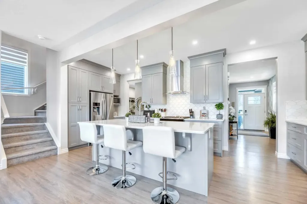 19 Crestbrook Link SW Calgary AB T3B 6H1