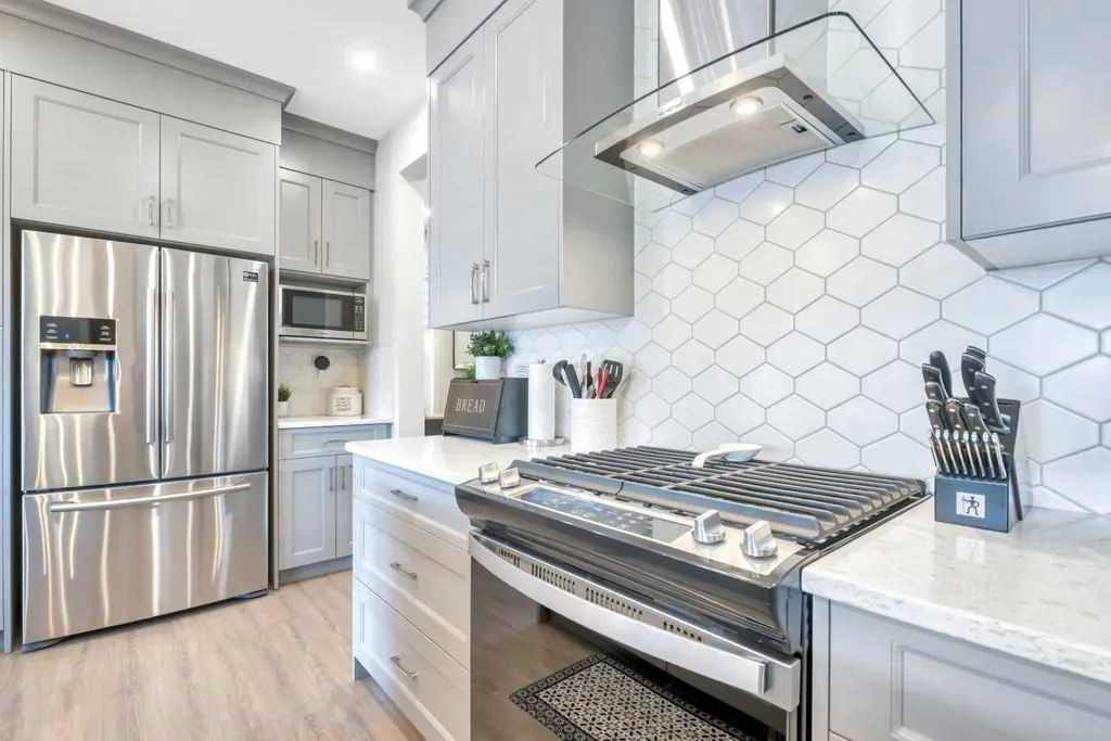 19 Crestbrook Link SW Calgary AB T3B 6H1