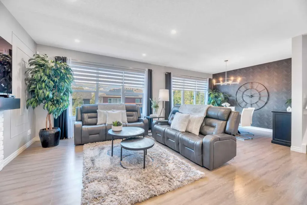 19 Crestbrook Link SW Calgary AB T3B 6H1