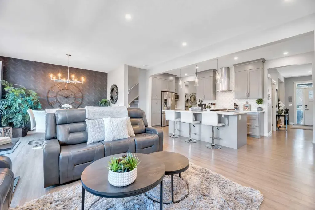 19 Crestbrook Link SW Calgary AB T3B 6H1