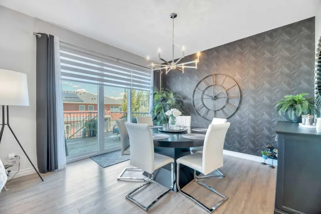 19 Crestbrook Link SW Calgary AB T3B 6H1