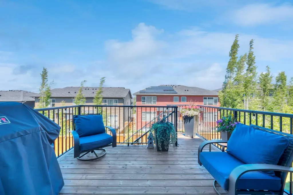 19 Crestbrook Link SW Calgary AB T3B 6H1