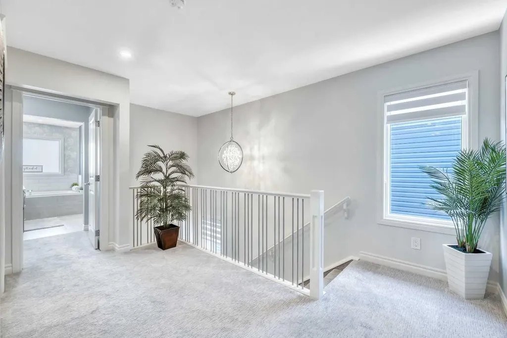19 Crestbrook Link SW Calgary AB T3B 6H1