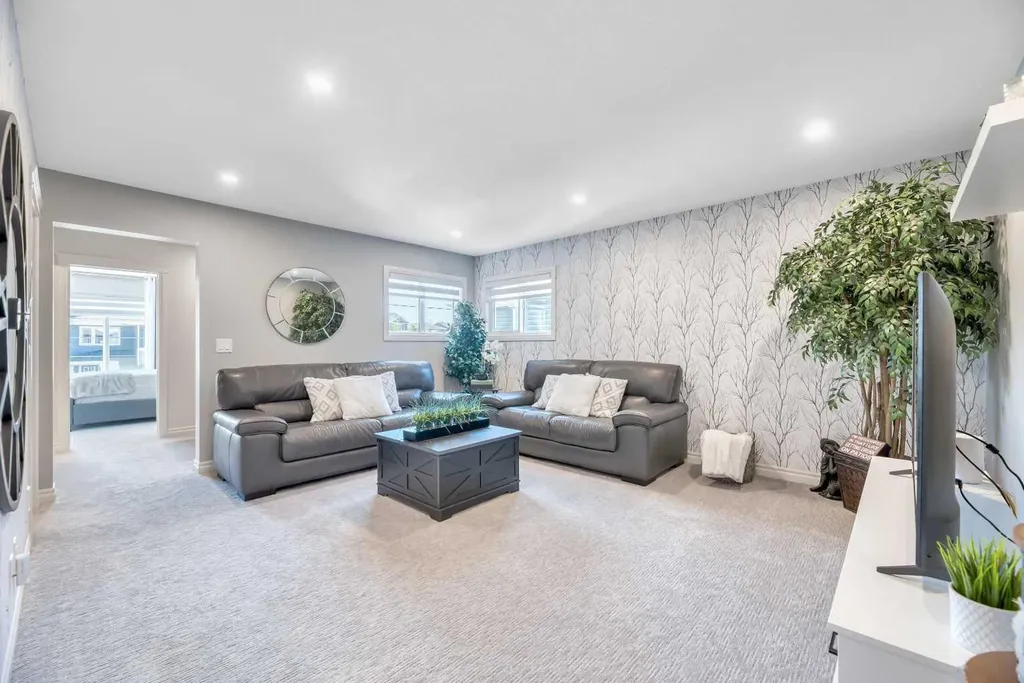19 Crestbrook Link SW Calgary AB T3B 6H1