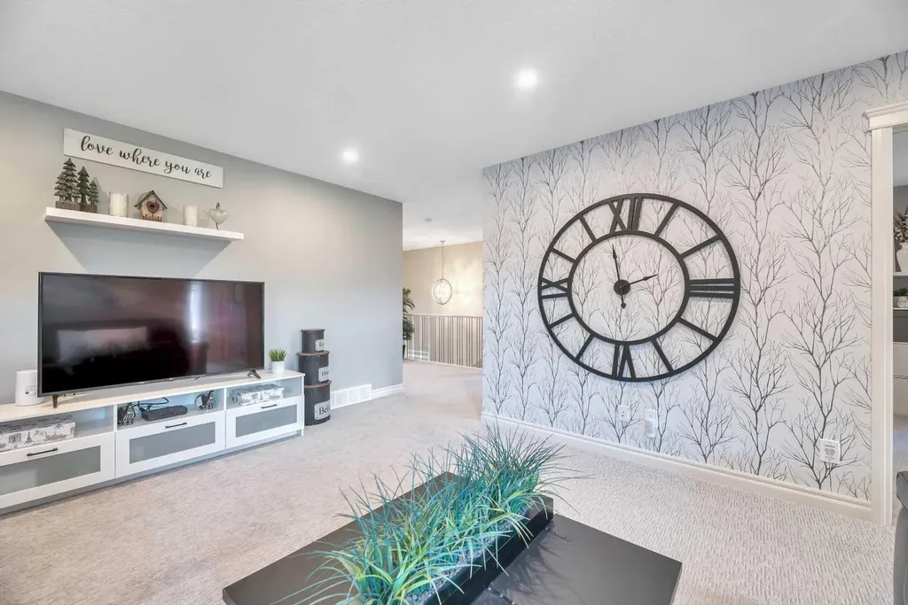 19 Crestbrook Link SW Calgary AB T3B 6H1