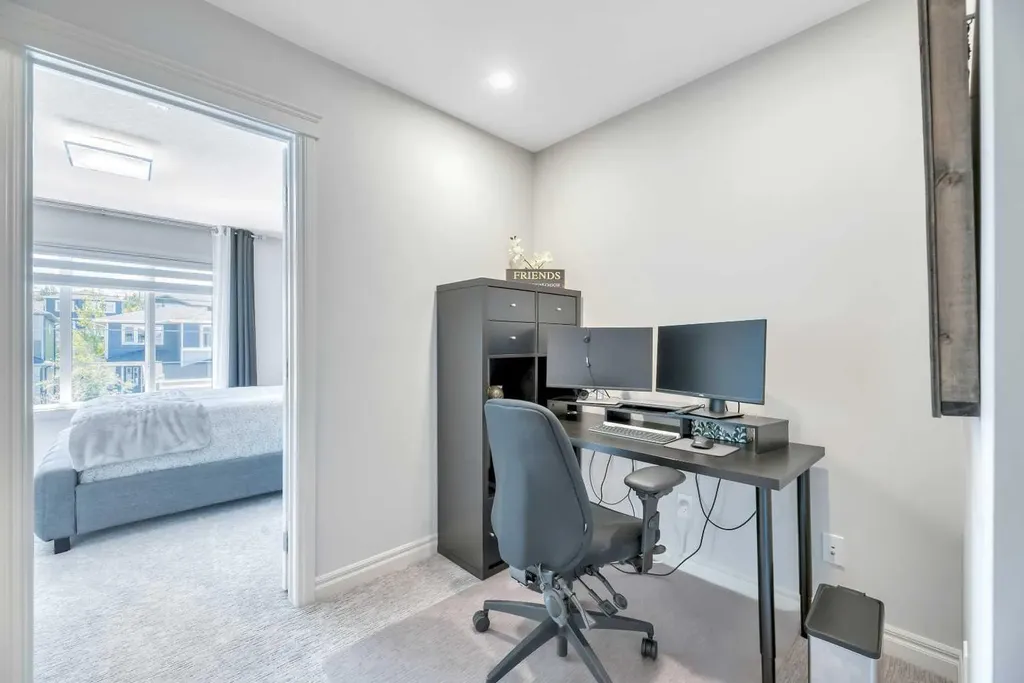 19 Crestbrook Link SW Calgary AB T3B 6H1