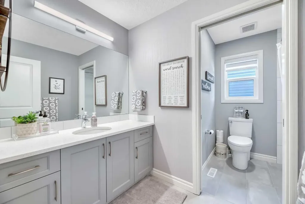19 Crestbrook Link SW Calgary AB T3B 6H1