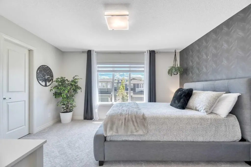 19 Crestbrook Link SW Calgary AB T3B 6H1