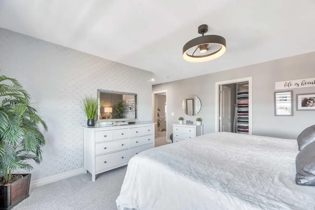 19 Crestbrook Link SW Calgary AB T3B 6H1