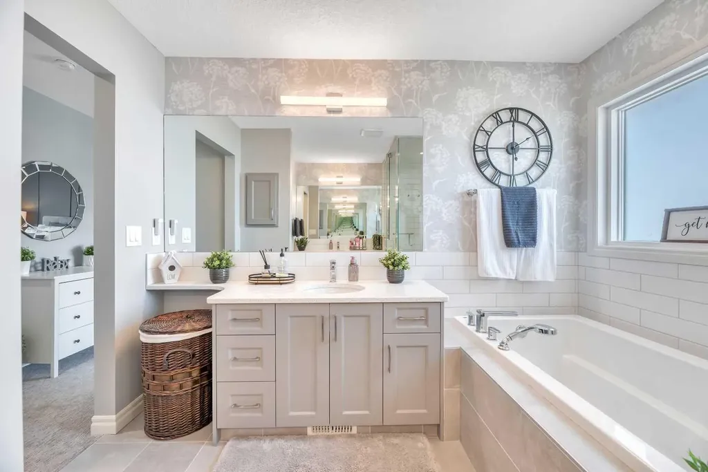 19 Crestbrook Link SW Calgary AB T3B 6H1