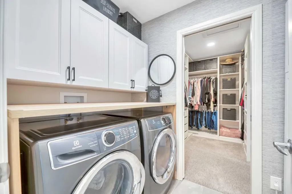 19 Crestbrook Link SW Calgary AB T3B 6H1
