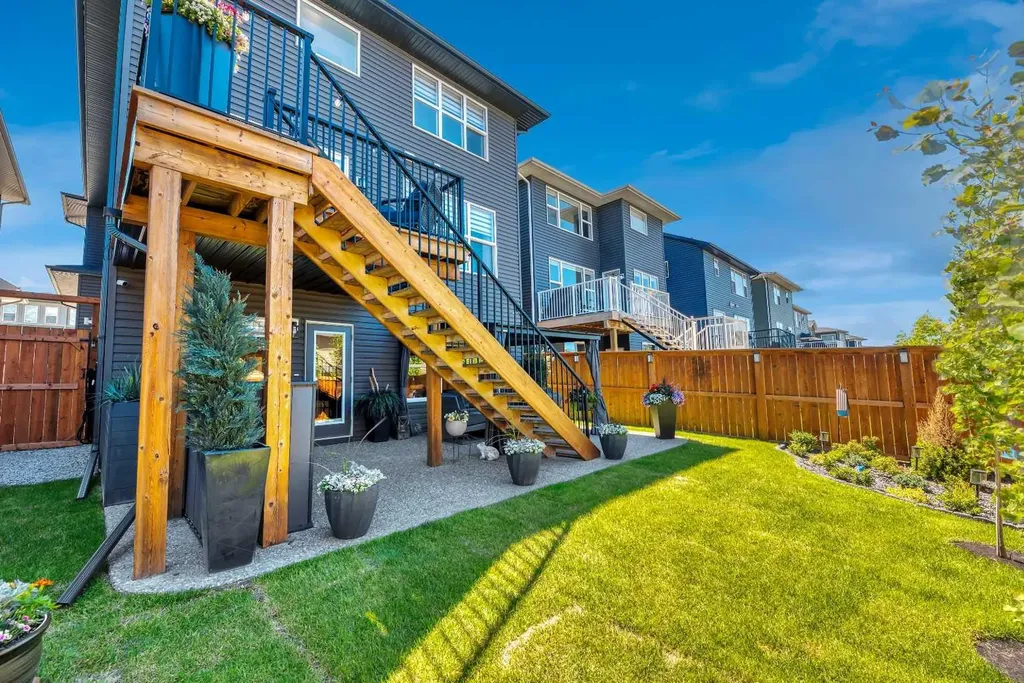 19 Crestbrook Link SW Calgary AB T3B 6H1