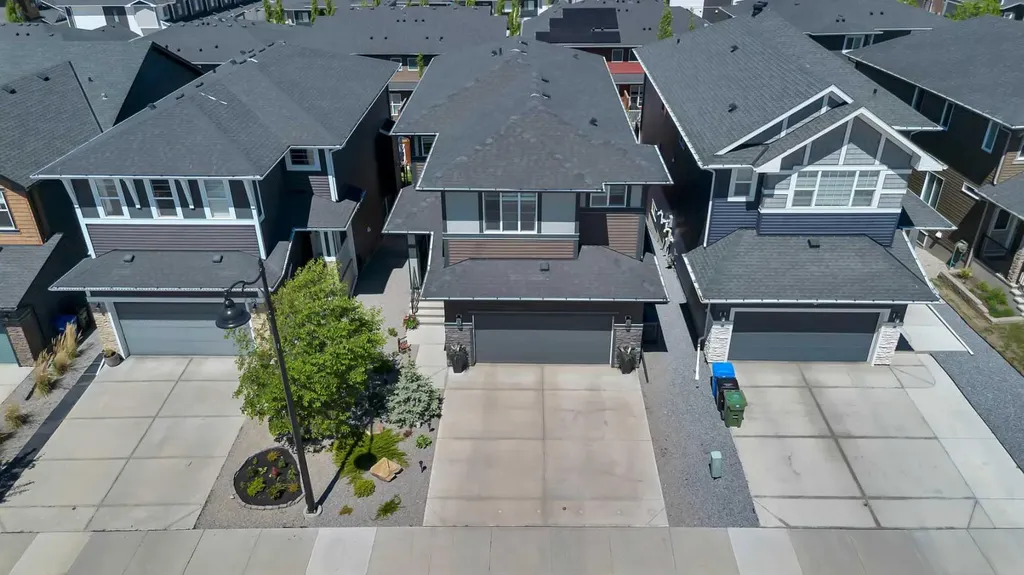 19 Crestbrook Link SW Calgary AB T3B 6H1