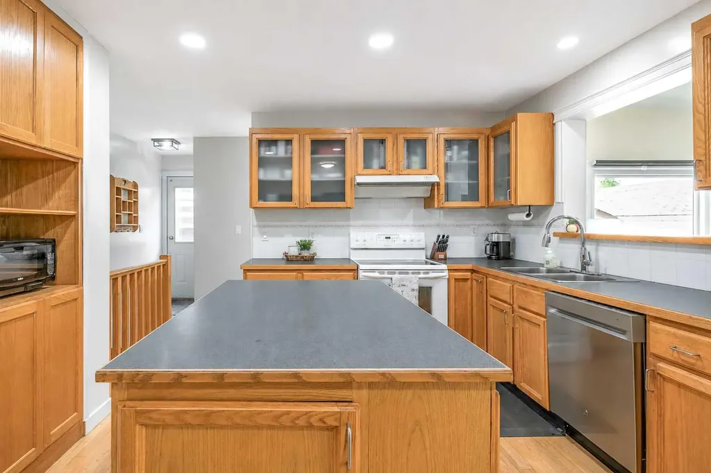 11 Blazier Park Street E Brooks AB T1R 0K6