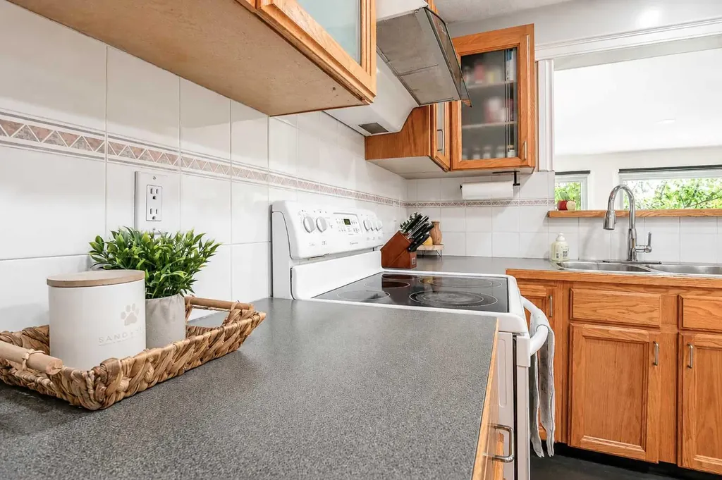 11 Blazier Park Street E Brooks AB T1R 0K6