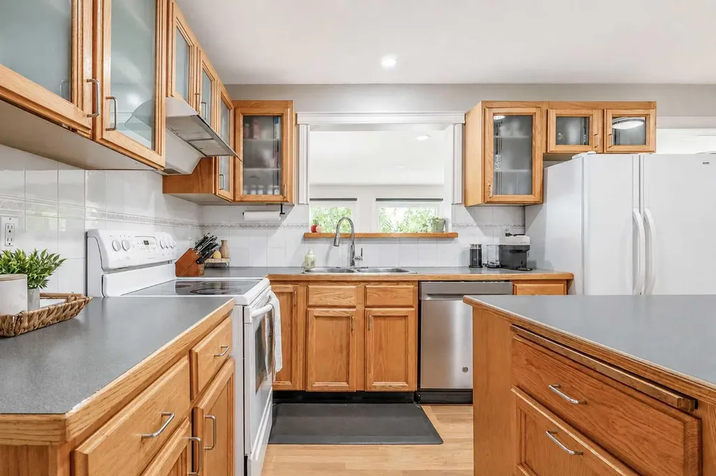11 Blazier Park Street E Brooks AB T1R 0K6