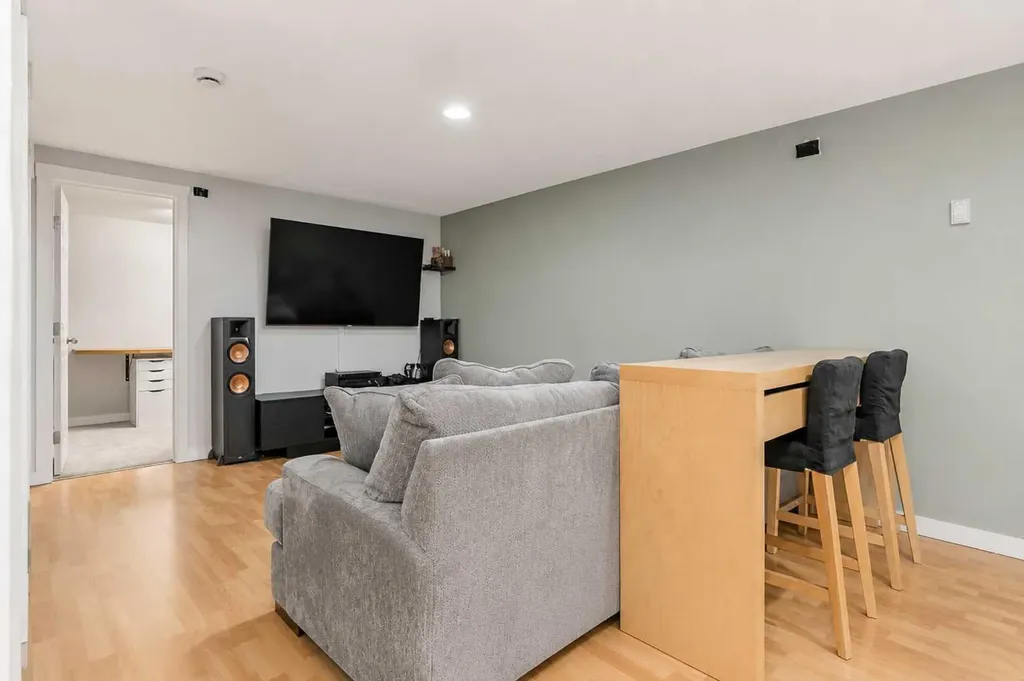 11 Blazier Park Street E Brooks AB T1R 0K6