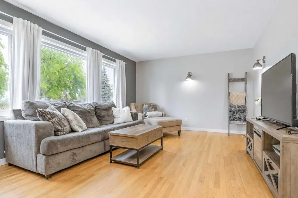 11 Blazier Park Street E Brooks AB T1R 0K6