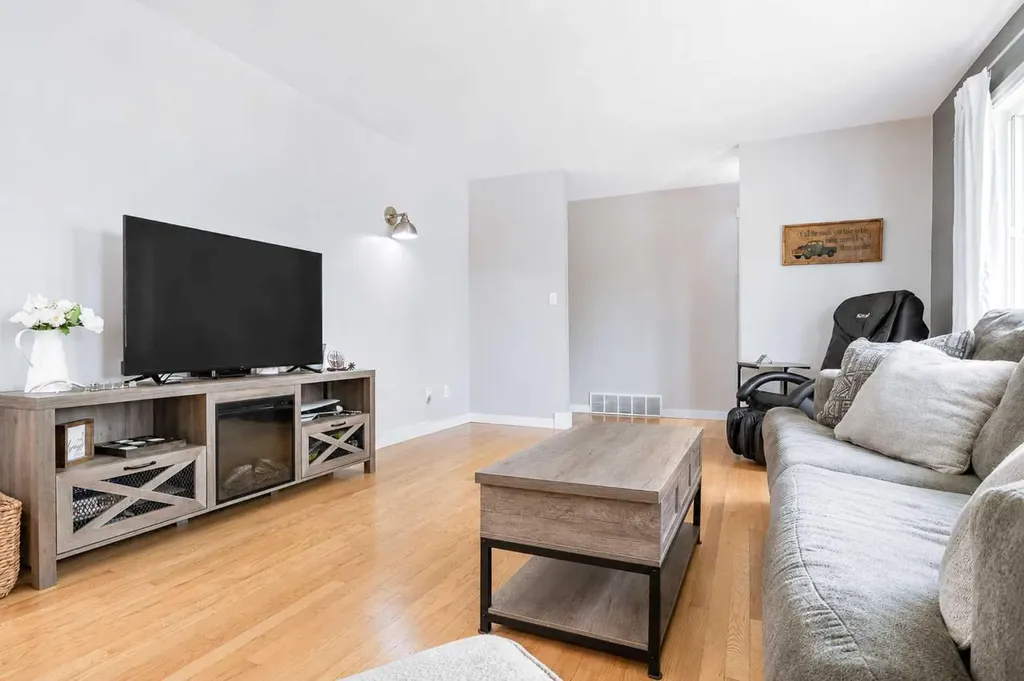 11 Blazier Park Street E Brooks AB T1R 0K6