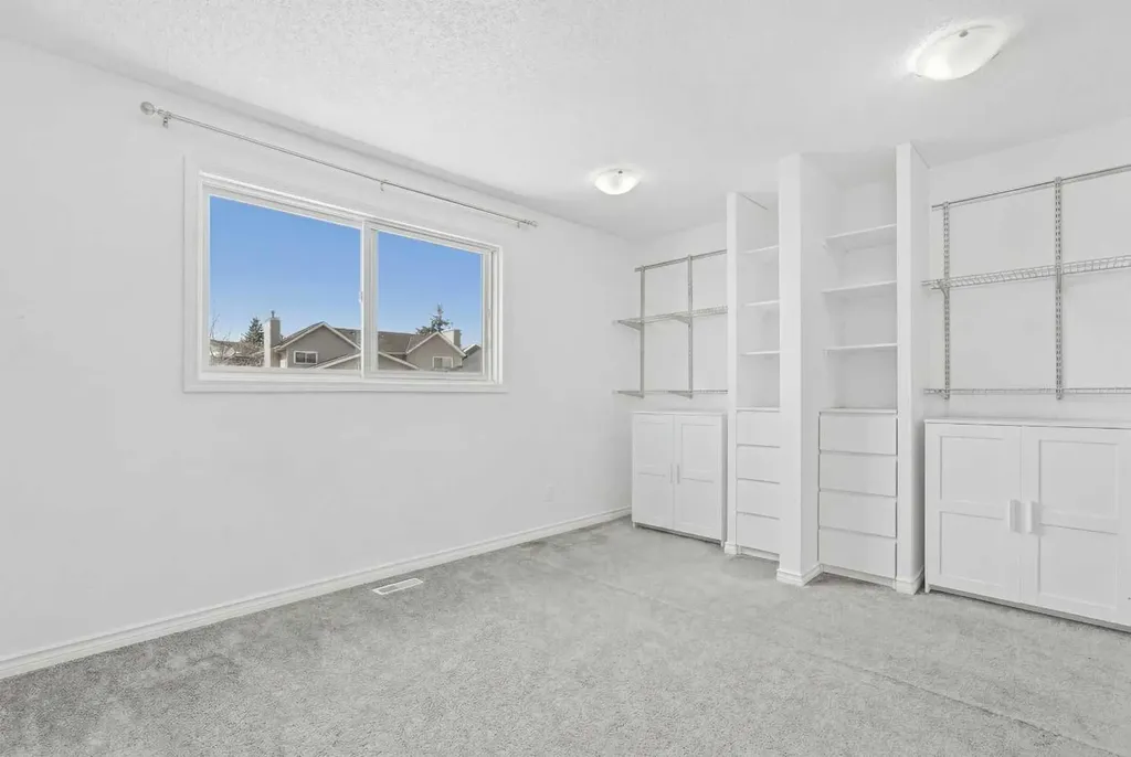 6509 68 Street NE Calgary AB T3J 2M5