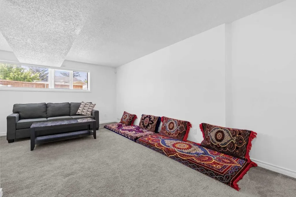 6509 68 Street NE Calgary AB T3J 2M5