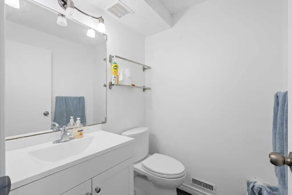 6509 68 Street NE Calgary AB T3J 2M5