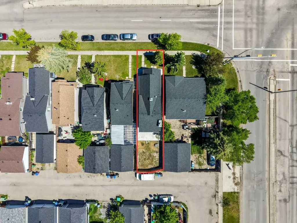 6509 68 Street NE Calgary AB T3J 2M5