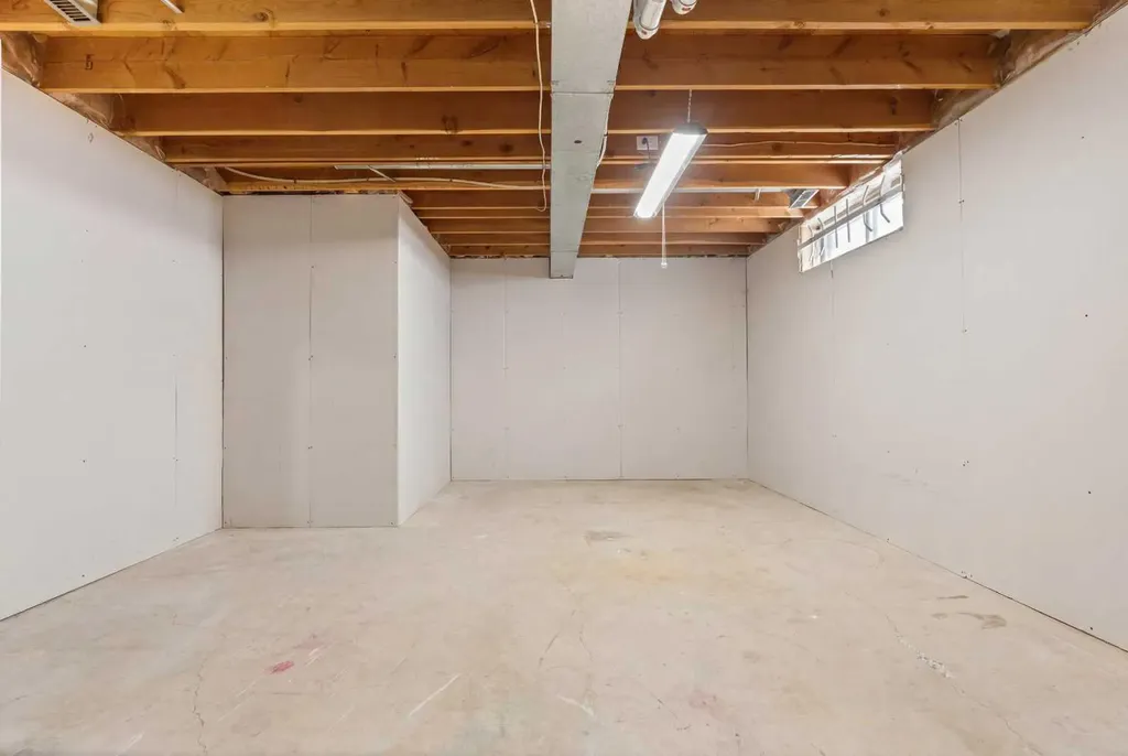 6509 68 Street NE Calgary AB T3J 2M5