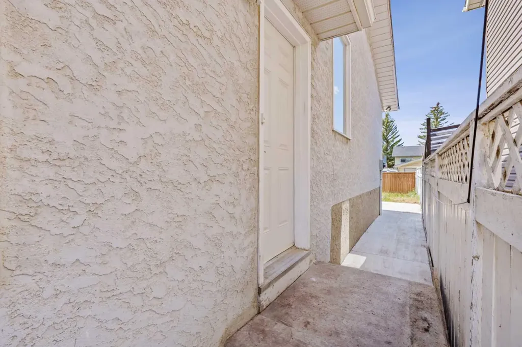6509 68 Street NE Calgary AB T3J 2M5