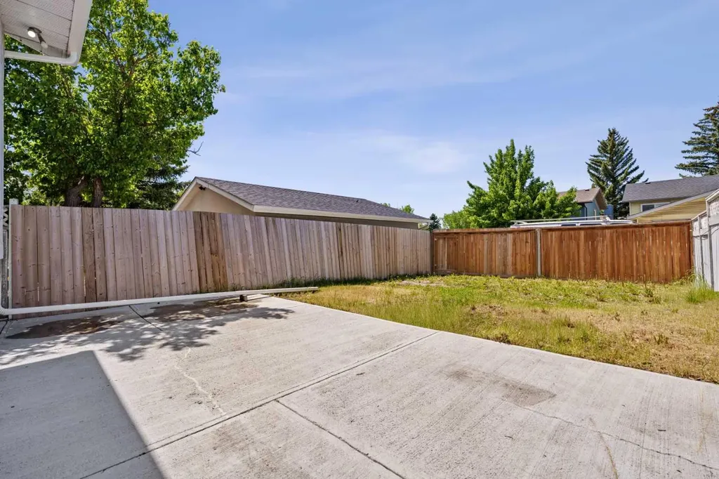 6509 68 Street NE Calgary AB T3J 2M5