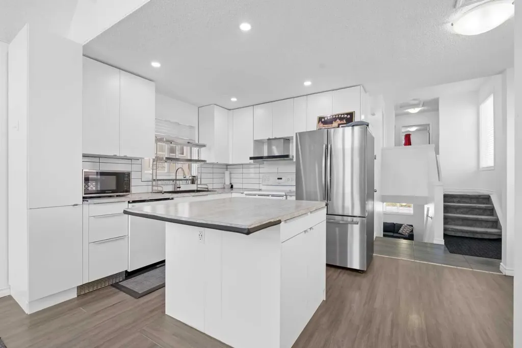 6509 68 Street NE Calgary AB T3J 2M5
