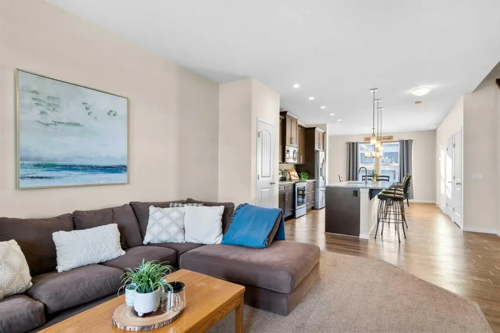81 Legacy Glen Green SE Calgary AB T2X 4G6