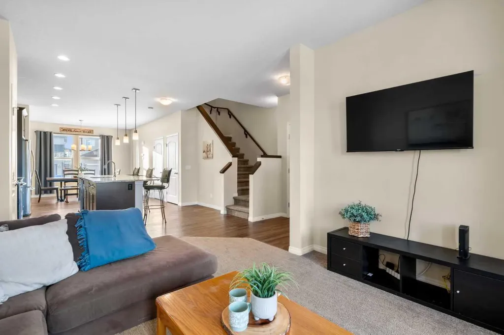 81 Legacy Glen Green SE Calgary AB T2X 4G6