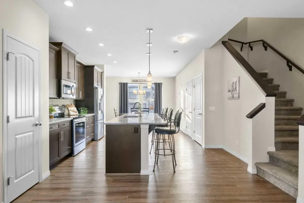 81 Legacy Glen Green SE Calgary AB T2X 4G6