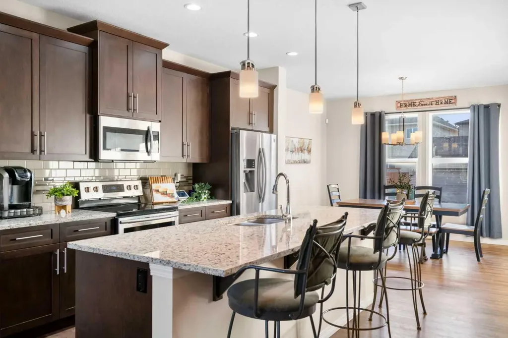 81 Legacy Glen Green SE Calgary AB T2X 4G6